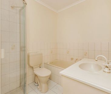 Spacious townhouse on a small block of 5! - Photo 6