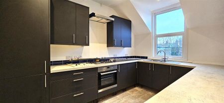 3 bedroom flat to rent - Photo 4