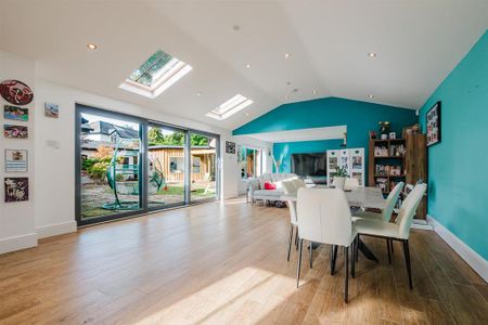 5 bedroom detached house to rent - Photo 4