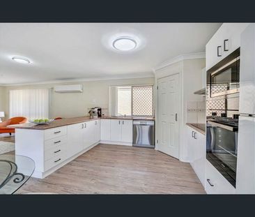 Gorgeous and super location three bedroom in Forest Lake - Photo 5