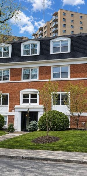 Condos locatifs – Le Ridgewood à Côte-des-Neiges Montréal - appartement / logement à louer - Photo 1