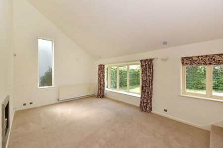 4 bedroom detached house to rent - Photo 2