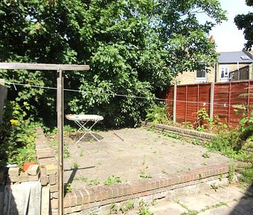 Double Bedroom within a shared house - SE6 - Photo 2