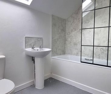 2 bedroom end of terrace house to rent - Photo 1