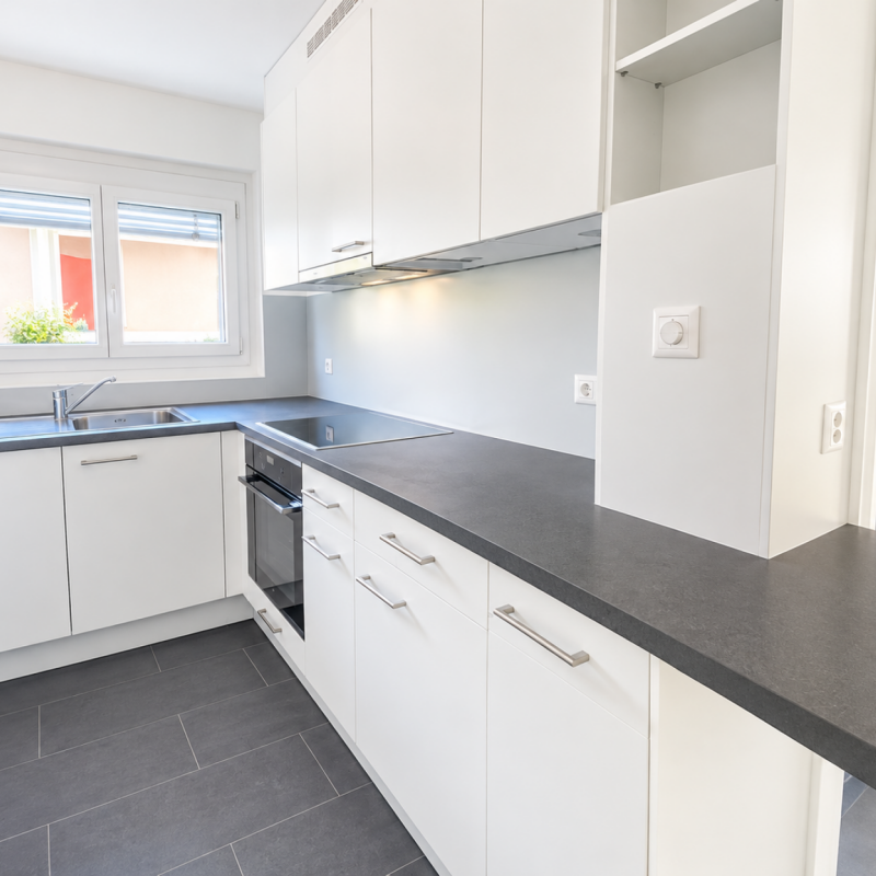 APPARTEMENT DE 3.5 PIÈCES RÉNOVÉ AVEC BALCON ET VUE SUR LE LAC ! - Foto 1