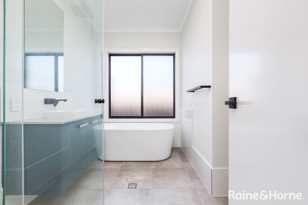 Beautifully Presented 4 Bedroom Family Home - Photo 1