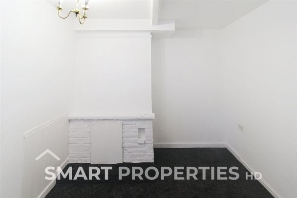 Blackmoorfoot Road, Huddersfield - Photo 1