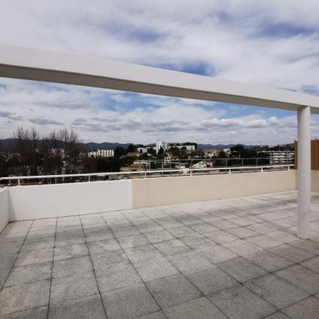 Location Appartement 3 pièces 68m² MARSEILLE 13ème - Photo 2