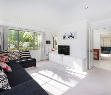 6-BEDROOM IN BOTANY COLLEGE - Photo 1