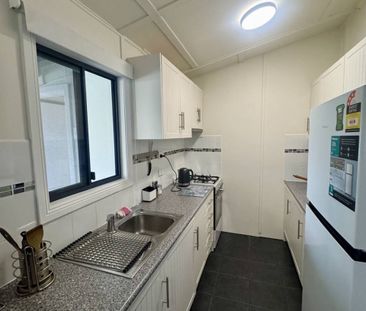Modern 2-Bedroom Fully Furnished Home – Prime Main Street Location - Photo 3