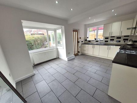 3 bedroom semi-detached house to rent - Photo 5