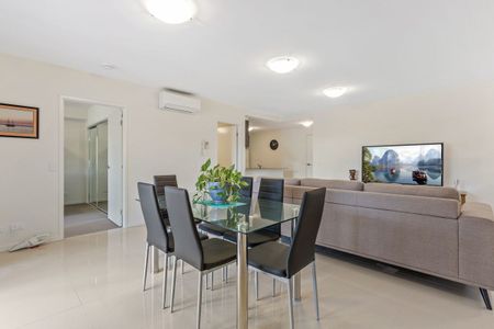 Modern 2-Bedroom Unit in Prime Location - Photo 5