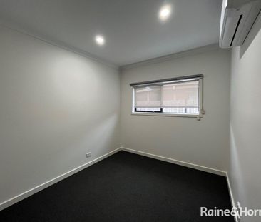 Modern 3 Bedroom 2 Bathroom Unit - Photo 3