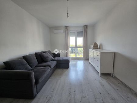 Kiadó jó állapotú panel lakás - Pécs - Fotó 2