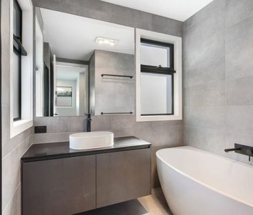 Spacious home in quiet and convenient location - Photo 4