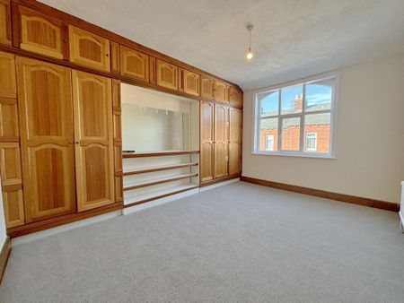 3 bedroom semi-detached house to rent - Photo 2