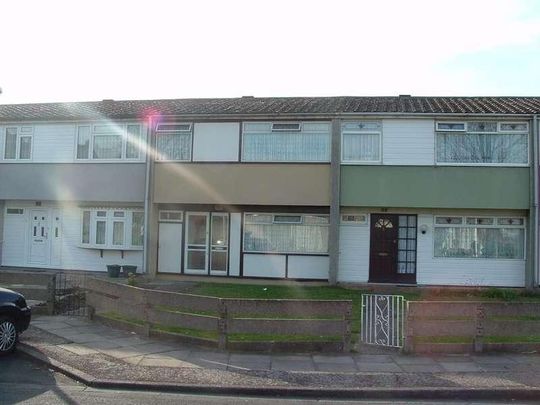 Wivenhoe Road, Barking, IG11 - Photo 1