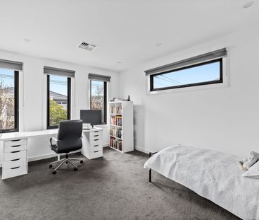 Spacious family living in a prime Strathmore setting - Photo 5