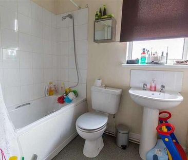 Bowling Green Avenue, Kettering, NN15 - Photo 4