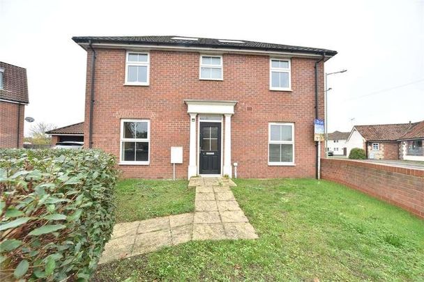 Garden View, Beck Row, Bury St Edmunds, Suffolk, IP28 - Photo 1