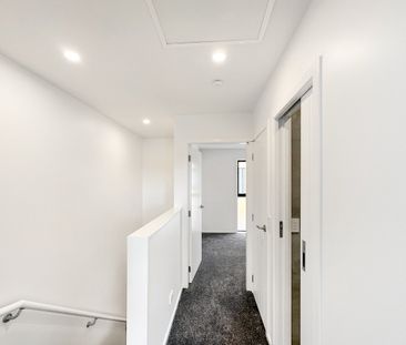 Modern living, great location in Upper Hutt - Photo 2