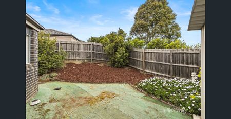 Three Bedroom, Two Bathroom, Three Car - Photo 5