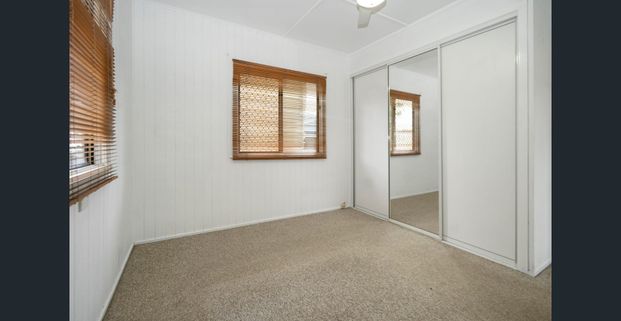 Don't miss out on this! Rare 5-bedroom home - Photo 1