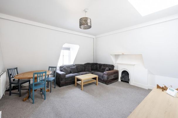 3 Bed Flat - Photo 1