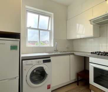 2 bedroom Flat in Gordon Road, - Photo 3