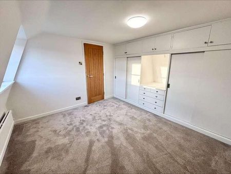 St. Peters Street, Stamford, PE9 - Photo 3