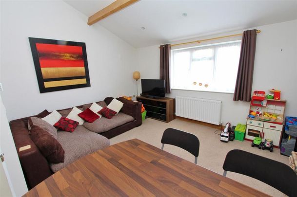 2 bedroom semi-detached bungalow to rent - Photo 1