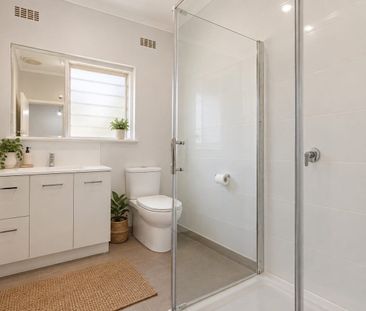 Comfortable Two Bedroom Home - Photo 5