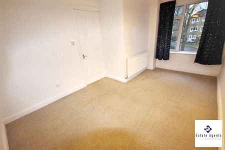 3 Bedroom House - End Terrace To Let - Photo 4