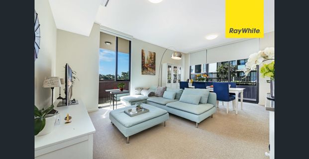 Extra Large North-East Facing Two Bedroom With Air Conditioning - Photo 1