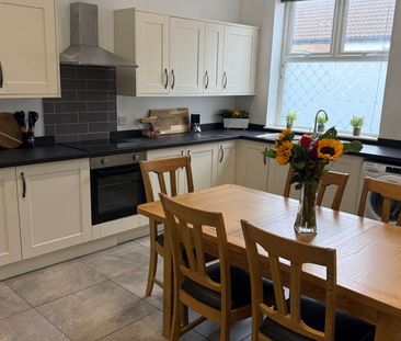 South Street Room 3 - Photo 5