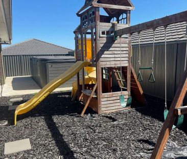 Over sized 4 bedroom Family Home - Photo 3