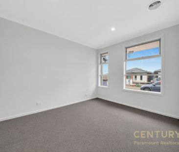 "Stunning Brand-New Family Home with Dual Master Bedrooms & Modern ... - Photo 4