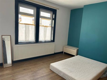 2 bedroom end of terrace house to rent - Photo 5