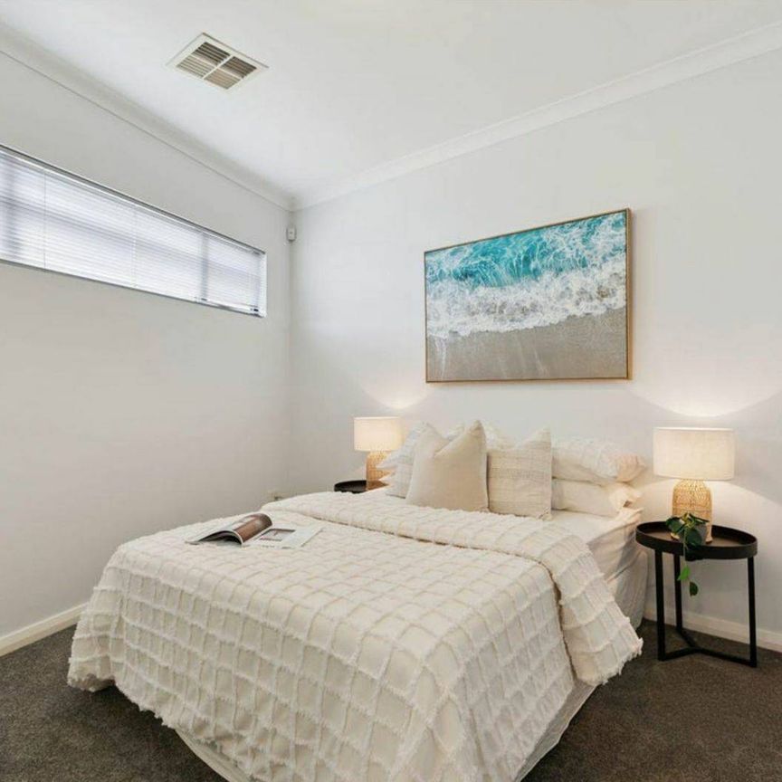 Stylish Rear Villa Offering Comfort and Convenience - Photo 1