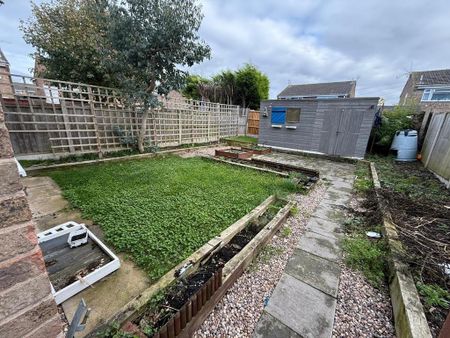 3 bedroom semi-detached house to rent - Photo 4