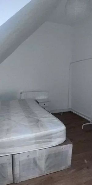 Room in a Shared House, Deptford High Street, SE8 - Photo 1