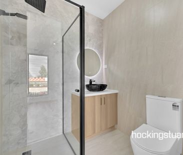 BEAUTIFUL FAMILY HOME - Photo 2