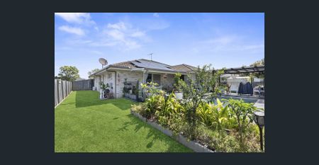 Executive Family Living with Magnesium Pool + SOLAR AND BATTERY POWER - Photo 4