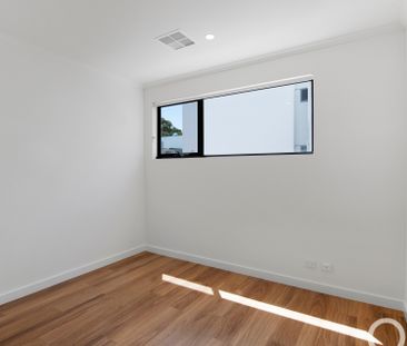 Open the Door to Top end townhouse in Tonsley - Photo 5