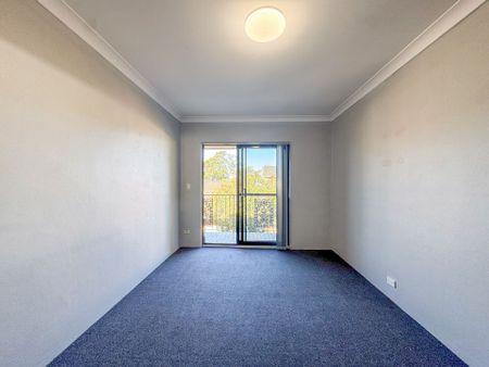 Impeccably presented comes this beautiful, easy to maintain and private townhouse offering unrivalled size and extremely practical layout. - Photo 3