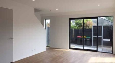 Two Bedroom On Waimairi Road! - Photo 3