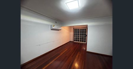 A Family Home for rent in a Central Location 98 SOLANDER ROAD, SEVEN HILLS – RENT $675 PER WEEK - Photo 3