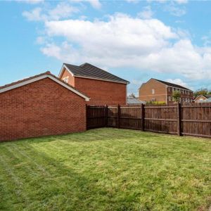 3 bedroom detached house to rent - Photo 2