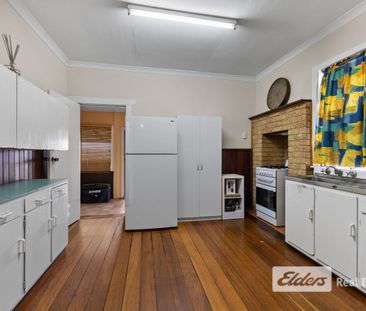 COUNTRY STYLE COTTAGE WITH POWERED SHED & GAMES ROOM - Photo 3