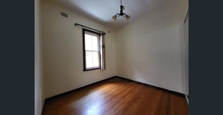 Five bedrooms House In Ashfield - Photo 2